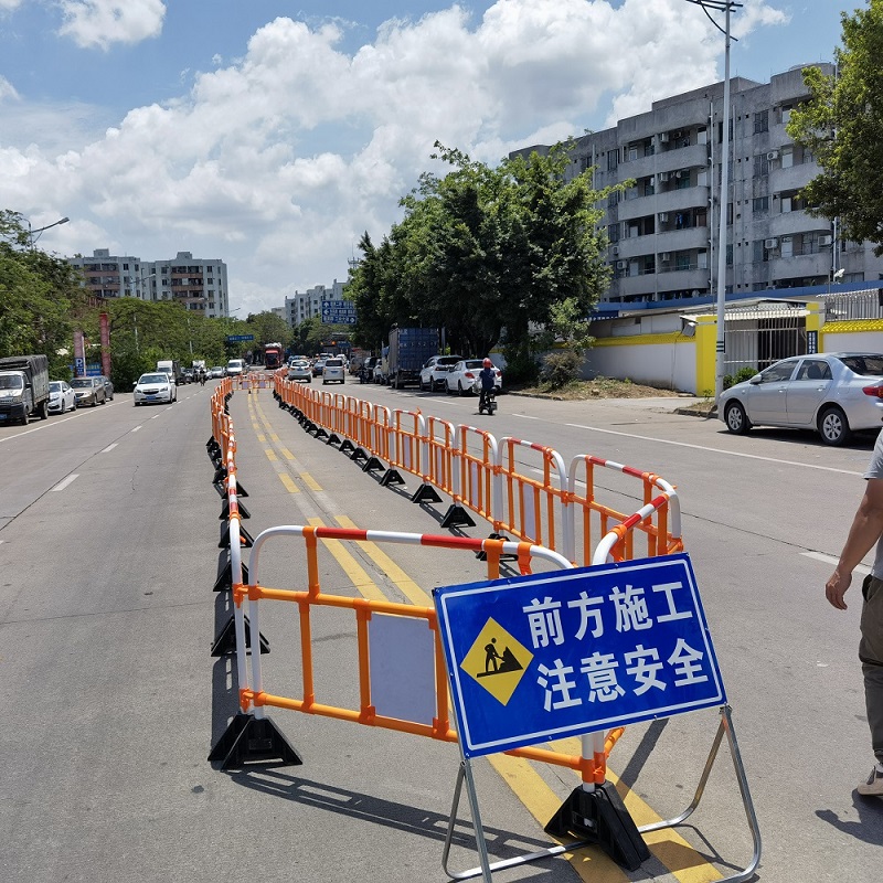 Gard de instalații de siguranță a traficului din plastic din PVC, barieră de izolare a șantierelor de construcții, bariere rutiere din China Fabricant